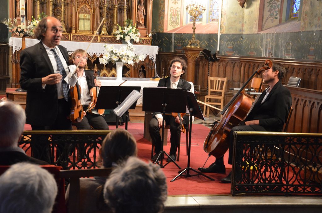 orchestre Grupalli en concert public dans une église du Pas-de-Calais